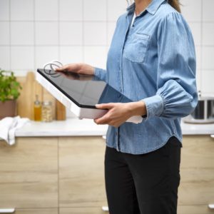 Portable induction cooktop